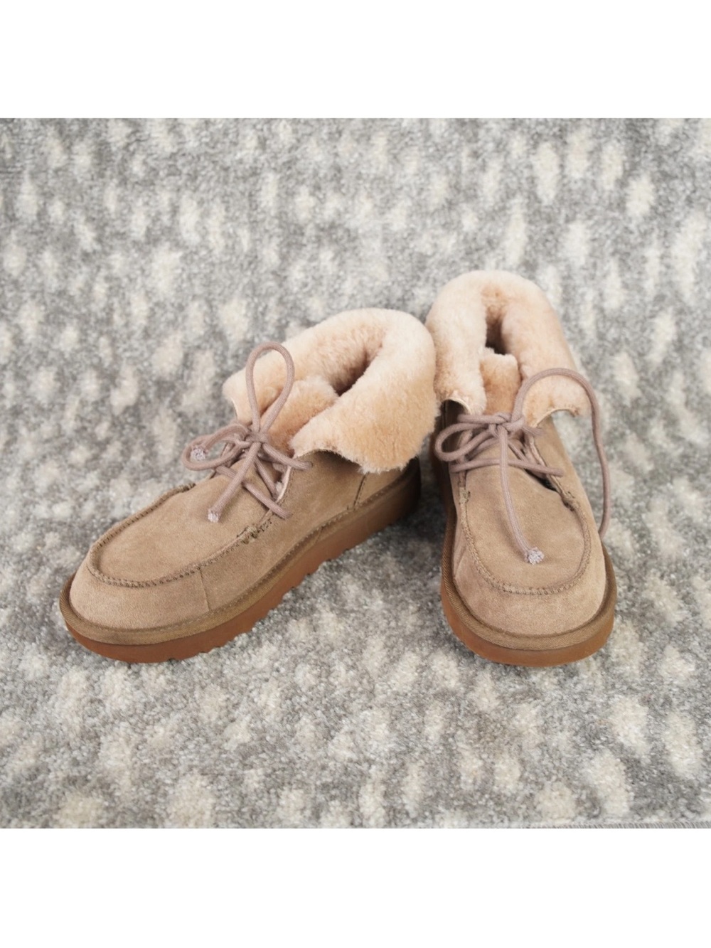 UGG Diara Suede Fleece Lined Ankle Boots 1113090 Womens US 7 UK 5 Beige EUC - Picture 2 of 15